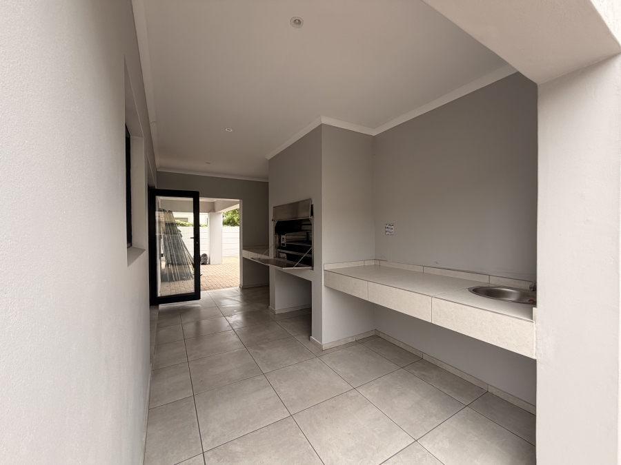 To Let 4 Bedroom Property for Rent in Heritage Park Western Cape